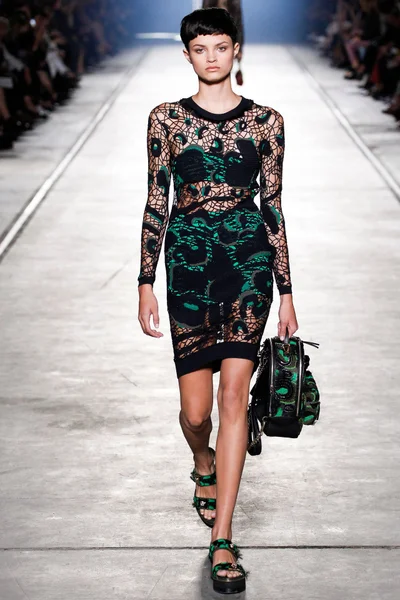 Look 18